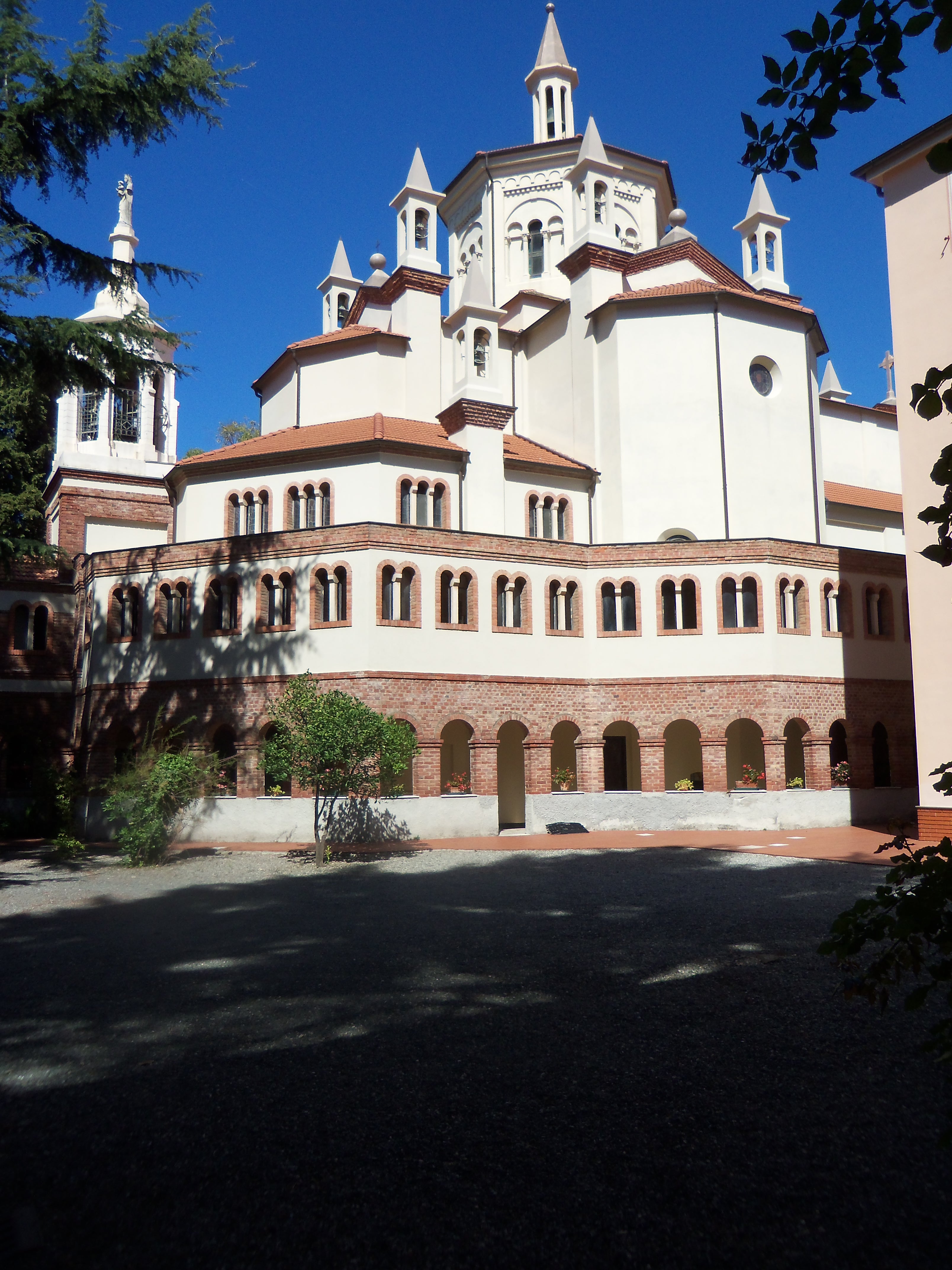 tempio del'istituto secolare padre mauri (2)